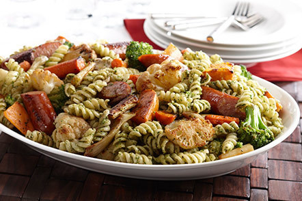 Roasted Vegetables with Rotini & Rosemary Pesto de Madeline Carlson - Recipefy
