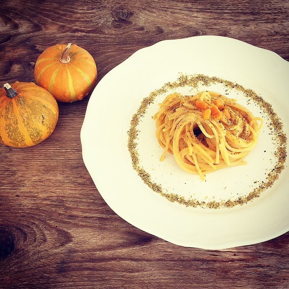 Spaghetti alla crema di zucca e pistacchi di Eleonora  Michielan - Recipefy