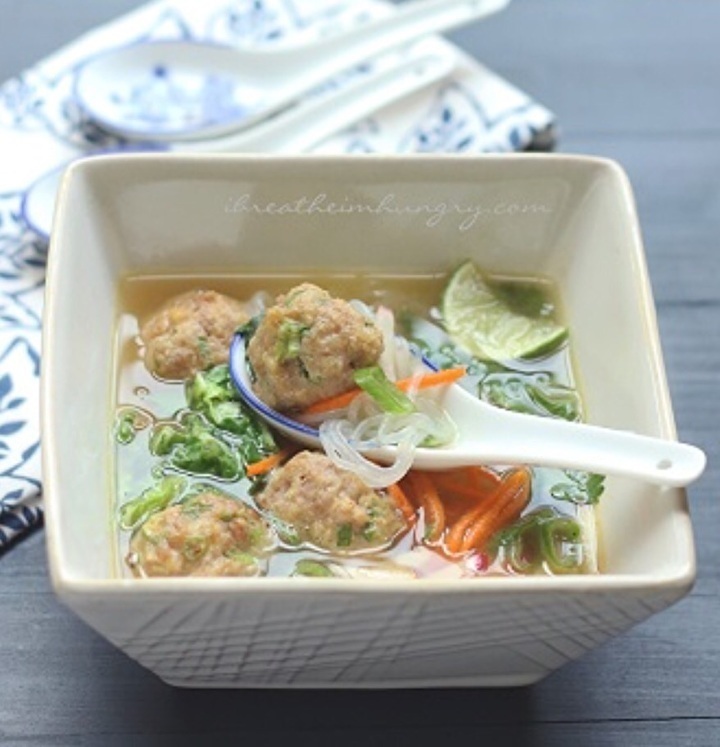 Potsticker Meatball Asian Noodle Soup di Michele Poole - Recipefy
