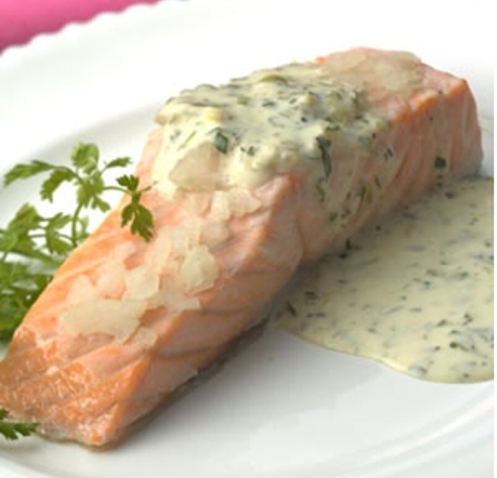 Poached Salmon with Piquant Sauce di Karyn Johnson - Recipefy