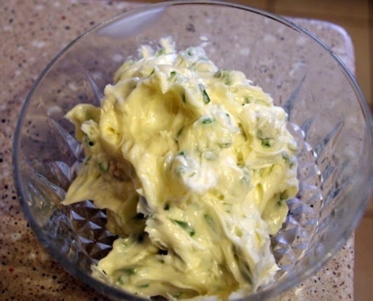 Garlic Butter with basil of Karyn Johnson - Recipefy