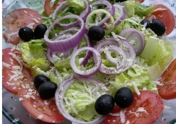 Olive Garden Salad and Dressing de Karyn Johnson - Recipefy
