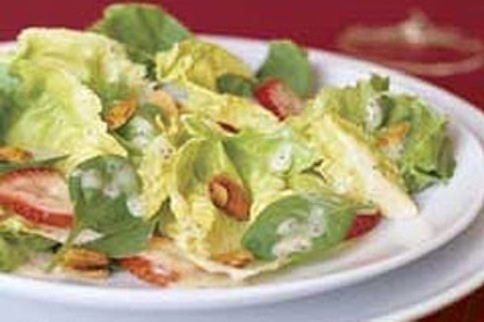 Festive Strawberry Nut Salad di Karyn Johnson - Recipefy