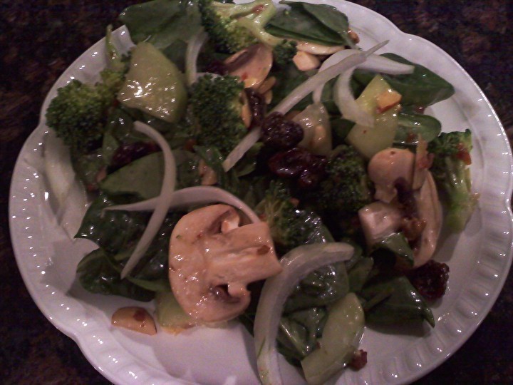 Awesome Spinach Salad di Karyn Johnson - Recipefy