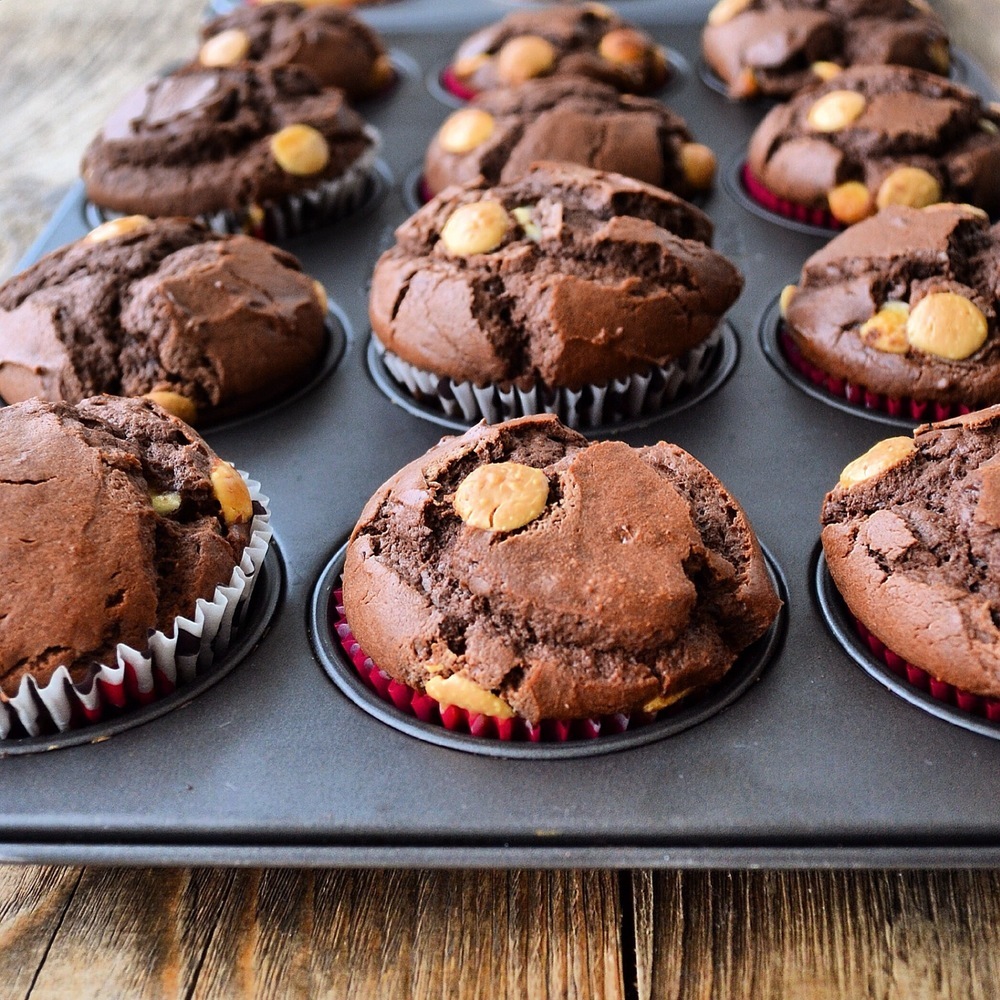 Muffin con cacao e gocce di cioccolato bianco of Eleonora Michielan - Recipefy