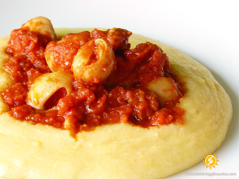 Seppioline con Salsa di Pomodoro e Polenta of Silvia Begal - Recipefy