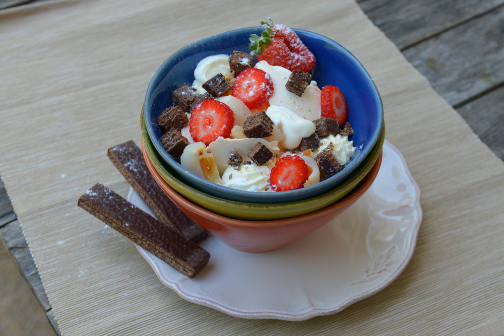 Taça de chocolate, fruta e suspiros of Loacker Portugal - Recipefy