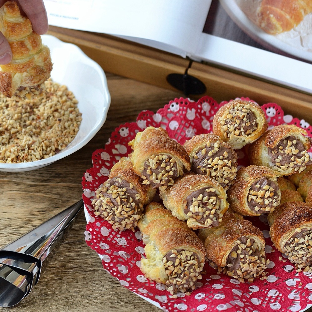 Cannoli con crema pasticcera al cioccolato of Eleonora  Michielan - Recipefy