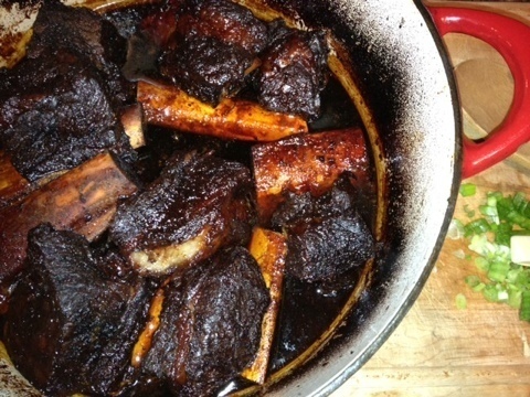 Korean Short Ribs with Buttered Herb Noodles de Courtney Glantz - Recipefy