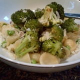 Orecchiette%20w%3a%20sausage%20and%20crispy%20broccoli%20%28and%20peas%20for%20m%21%29