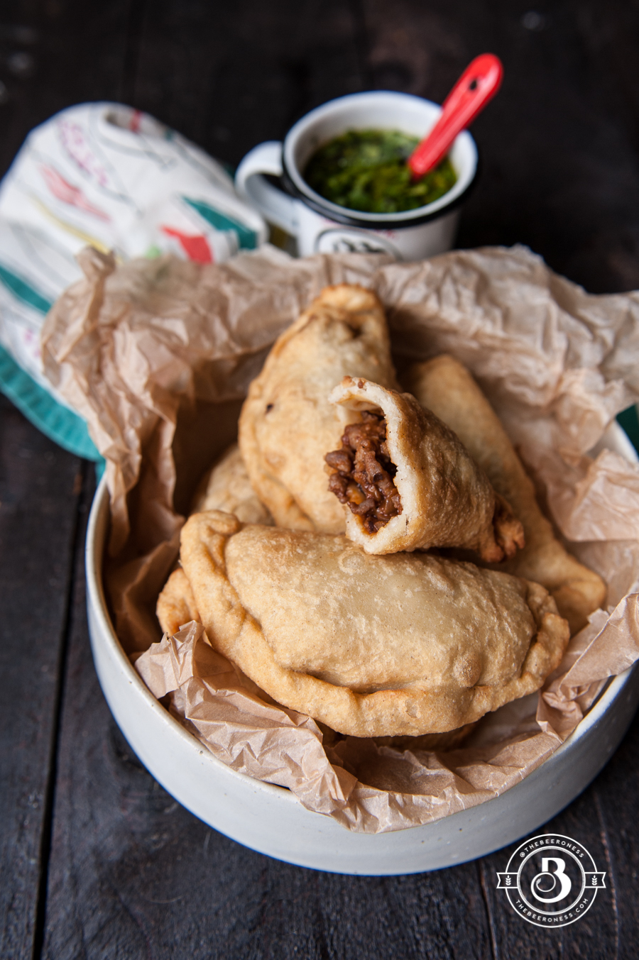Stout estofado de carne de cerdo y negro empanadas de frijol y una cerveza del arte aventura en América del Sur of Da Di - Recipefy