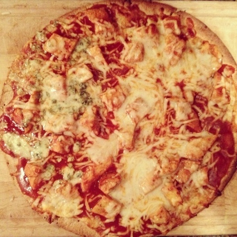 Wingless Buffalo Chicken Pizza of Courtney Glantz - Recipefy