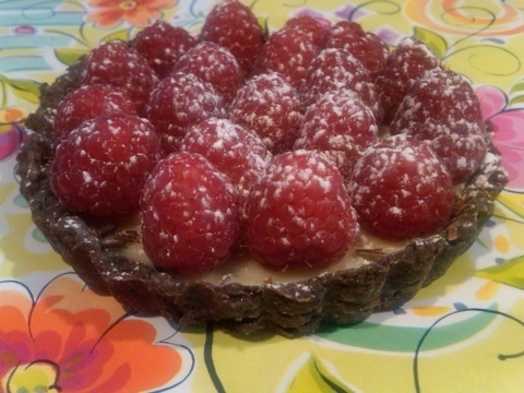 White & Dark Chocolate Raspberry Tartlets di Courtney Glantz - Recipefy