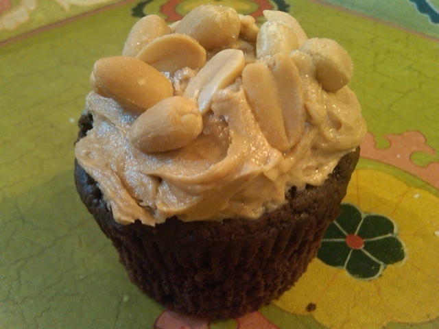 Chocolate cupcakes & peanut butter icing di Courtney Glantz - Recipefy