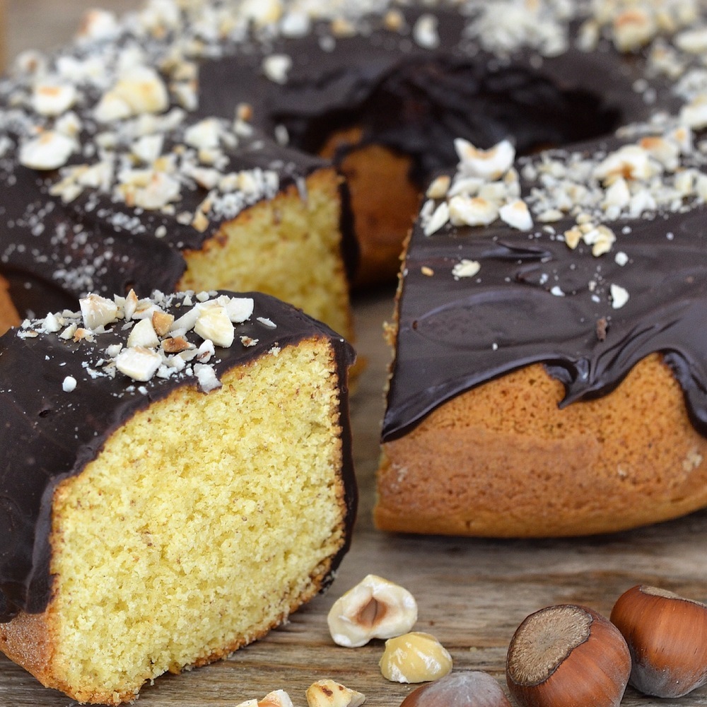 Ciambella alle nocciole con glassa al cioccolato of Eleonora Michielan - Recipefy