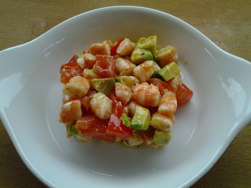 TARTARE DI GAMBERI AVOCADO E POMODORINI de Marina Marini - Recipefy