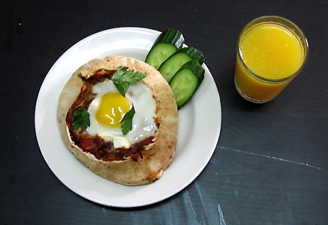 Shakshuka On A Pita de neta ezra - Recipefy