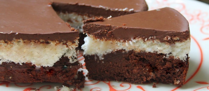 TORTA AL CACAO CON CREMA AL COCCO E GLASSA AL CIOCCOLATO VEGANA di Valentina - Recipefy