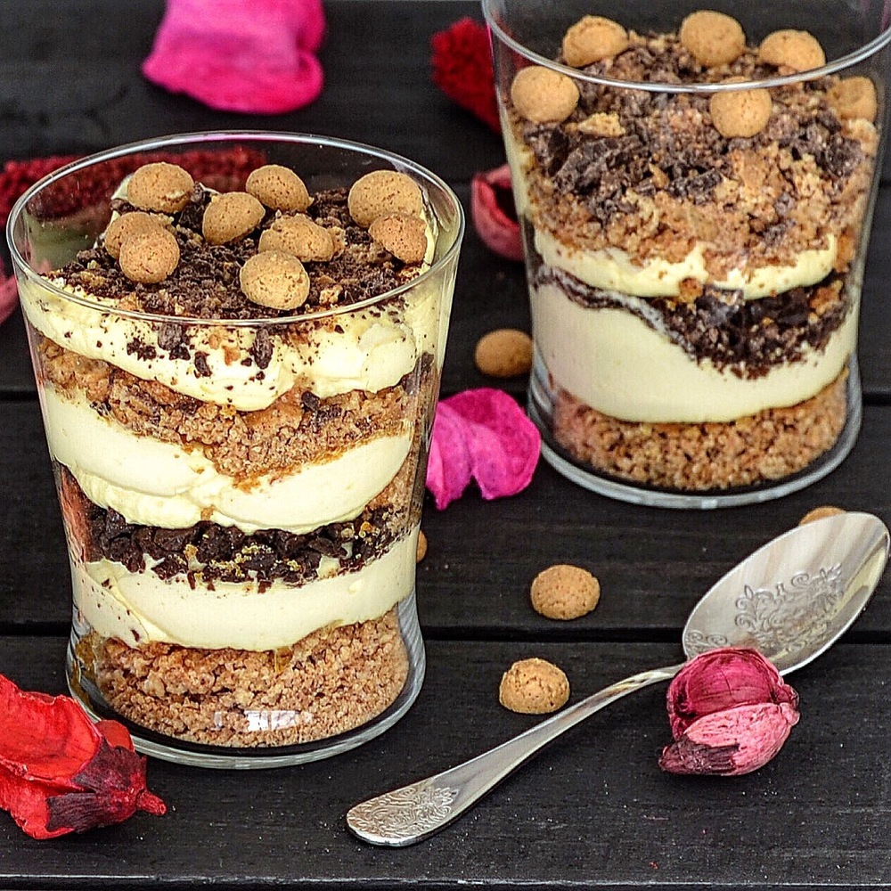 Crema di mascarpone con amaretti e scaglie di cioccolato di Eleonora Michielan - Recipefy