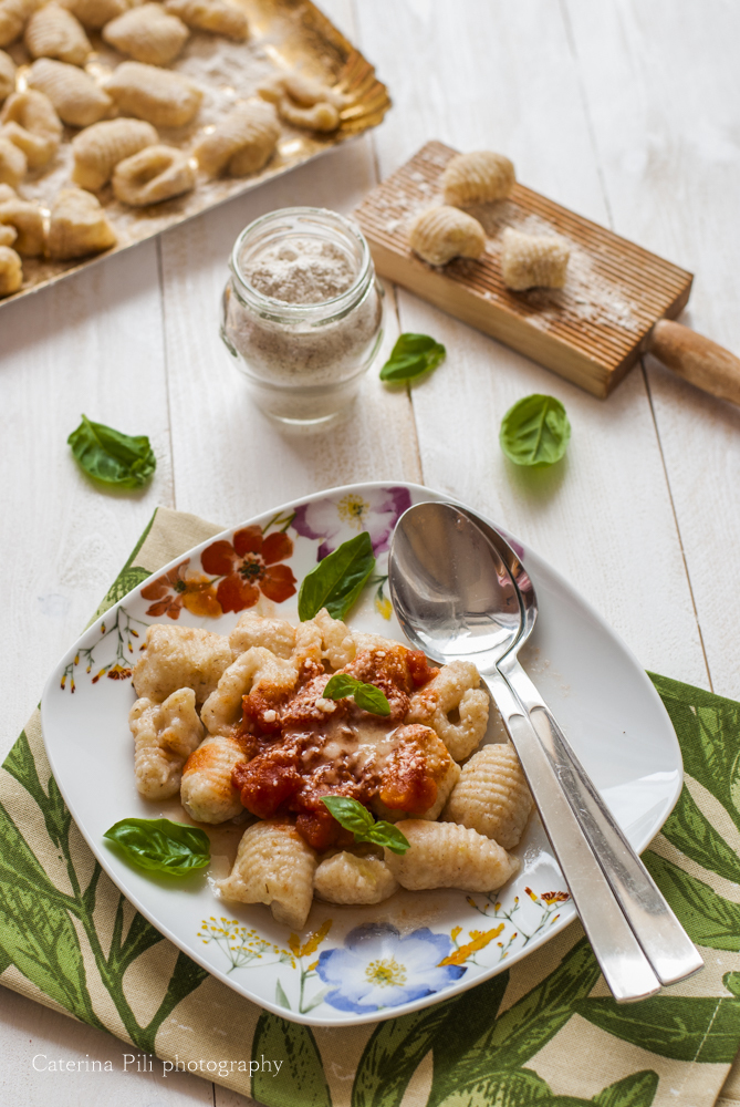 Gnocchi di patate senza uova con farina integrale e con sugo al pomodoro di Claudia - Recipefy
