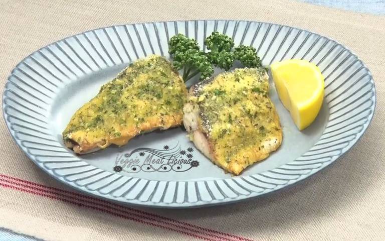 Grill Mackerel Topped with herbs breadcrumbs and served with lemon de Chun Sin Thay - Recipefy