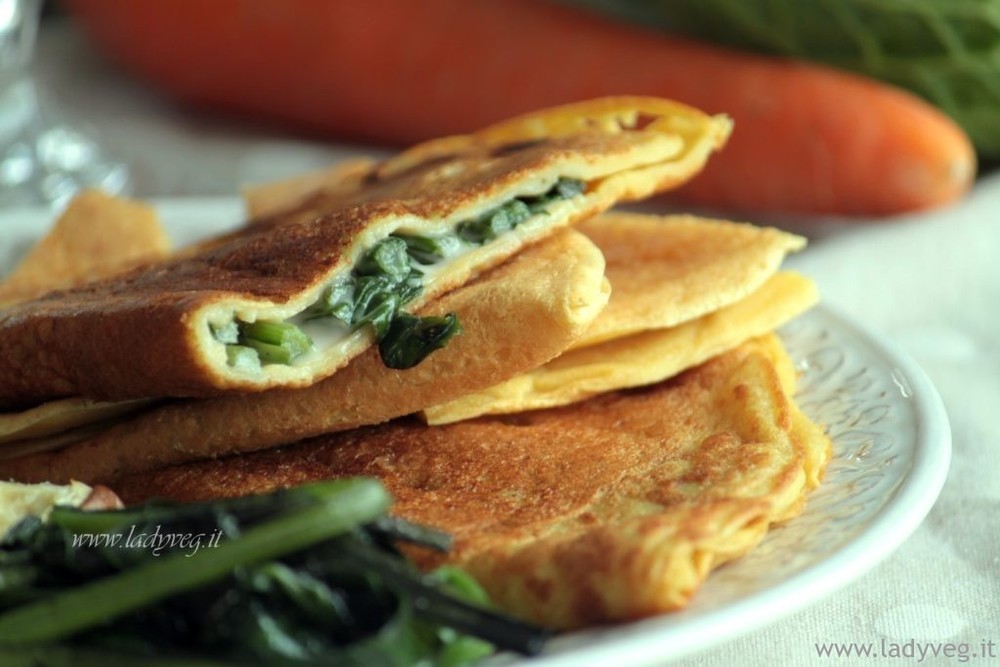 OMELETTE SENZA UOVA CON BESCIAMELLA VEGETALE E SPINACI di Valentina - Recipefy