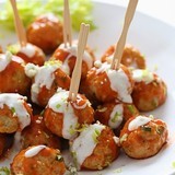 Skinnychickenbuffalomeatballs-550x828