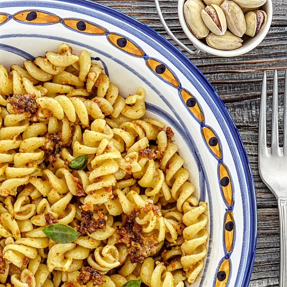 Fusilli con pesto di pomodori secchi e pistacchi di Eleonora Michielan - Recipefy