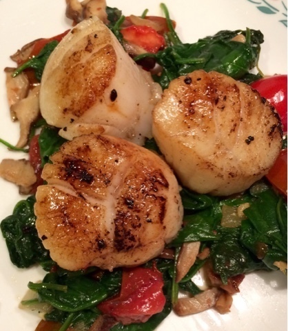 Sea Scallops over Spinach Sauté  of 3HU & Swim Bike Fuel Recipe Exchange - Recipefy