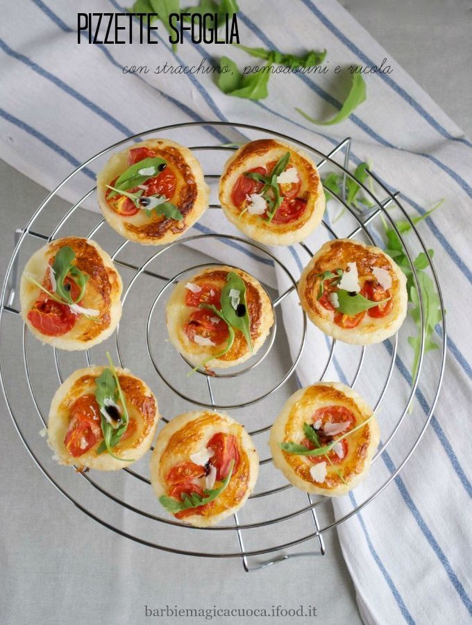 Pizzette sfoglia con rucola,stracchino e pomodorini de Claudia - Recipefy