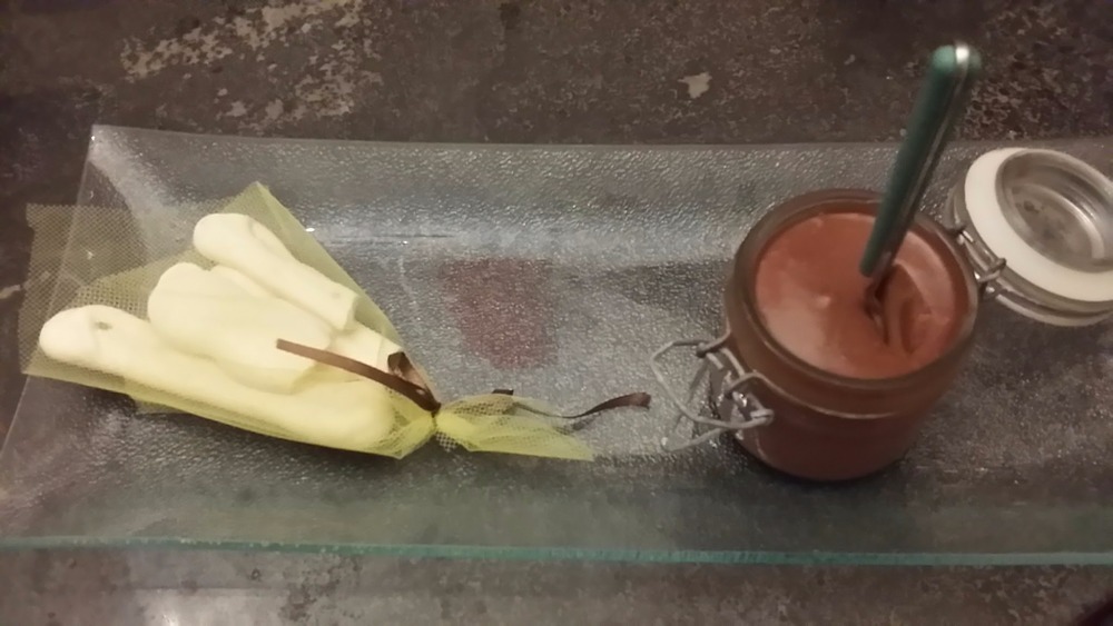 PANNA COTTA AL GIANDUIA E GRISSINI DI MERINGA ALLE MANDORLE de Marina Marini - Recipefy