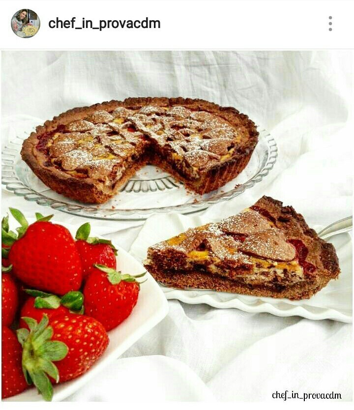 Crostata al cacao con deliziosa crema alla ricotta scaglie di cioccolato fondente e fragole de Cuciniamo Chefinprovacdm Carmen - Recipefy