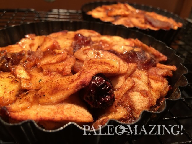 Paleo Apple Tarts with Cherries de Tina Turbin - Recipefy