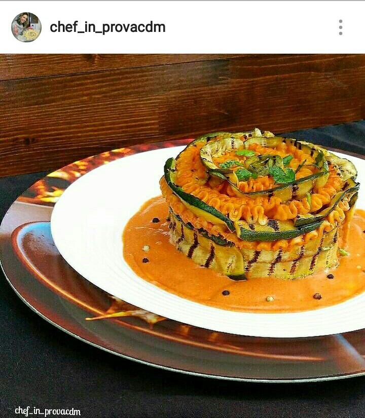Rosa di lasagna riccia con salsa crema di gamberetti e zucchine de Cuciniamo Chefinprovacdm Carmen - Recipefy