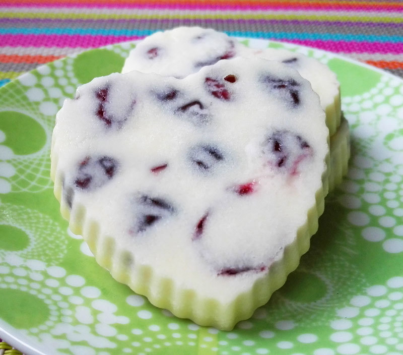 Melt-In-Your-Mouth Vegan White Chocolate Cranberry Hearts of MyHealthyDessert - Recipefy