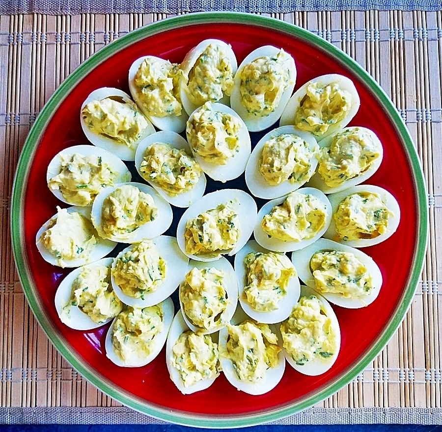 Perfect Deviled Eggs with Fresh Chives di cleanfreshcuisine - Recipefy