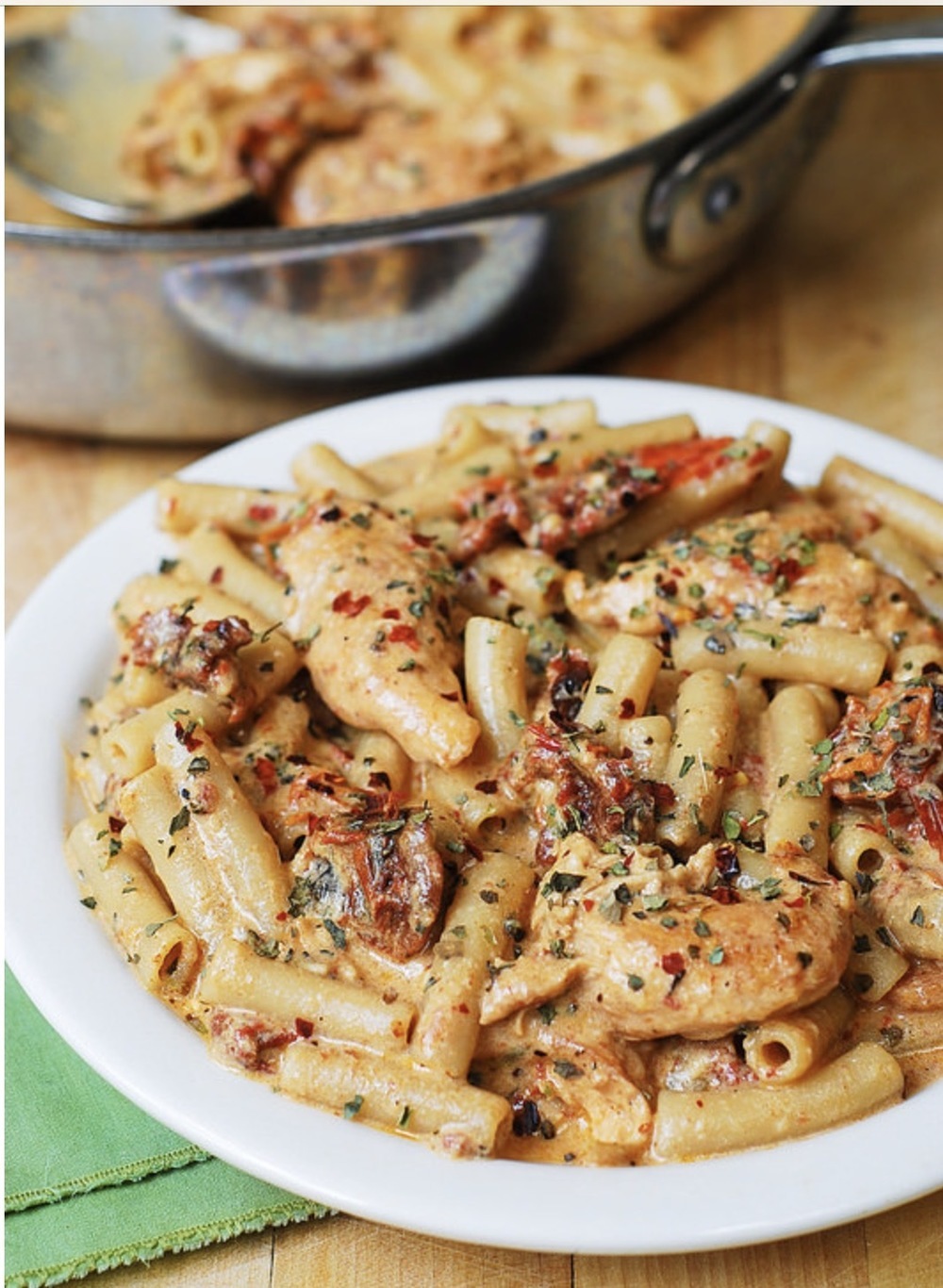 Chicken Mozzarella Pasta with Sun-Dried Tomatoes of Karyn Johnson - Recipefy