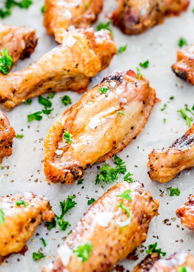 Crispy Baked Salt and Pepper Chicken Wings (Never buying store bought again!) di Kelly Barton - Recipefy