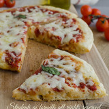Video-ricetta-pizza-furba-5-minuti-in-padella-senza-forno-ricetta-pizza-margherita-senza-lievitazione-veloce-pomodoro-mozzarella-video-ricetta