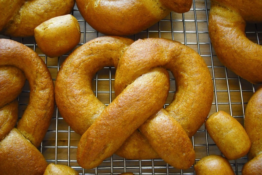 Pumpkin and Stout Soft Pretzels de Bradford Tetlow - Recipefy