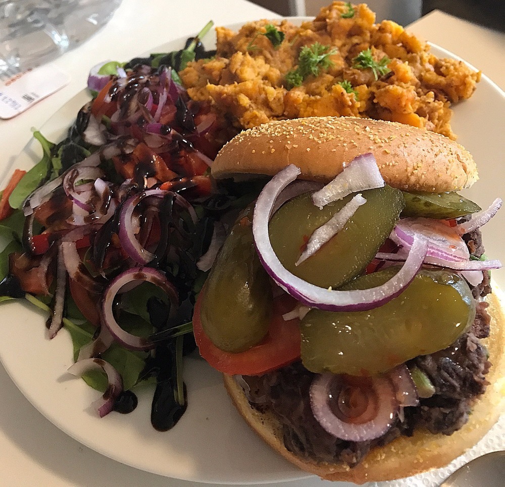 Vegan Burger with sweet potato and side salad of DC5veganlifestyle - Recipefy