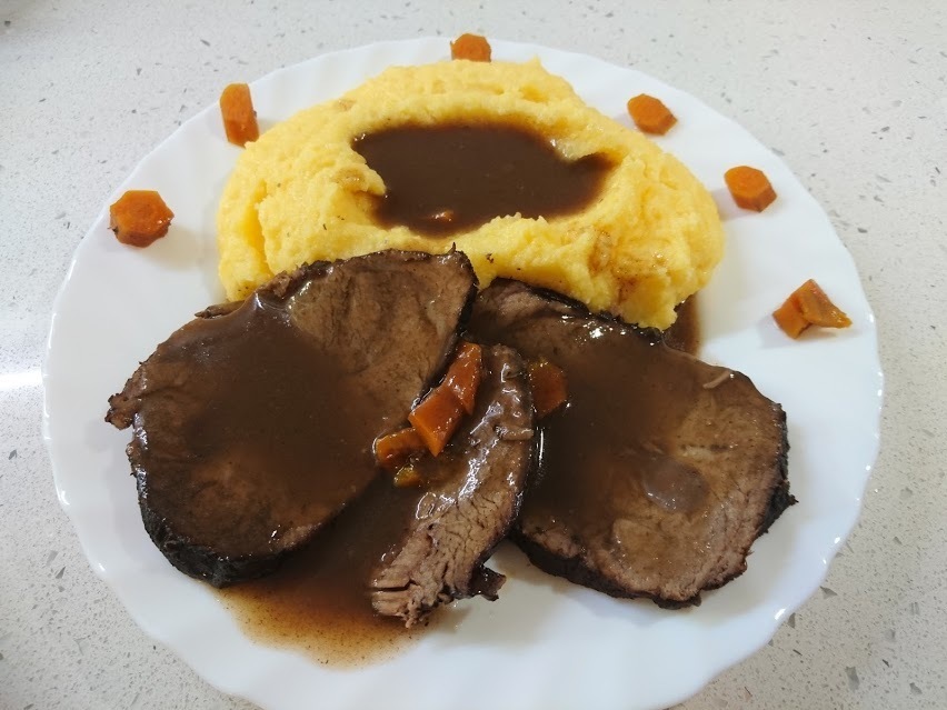 Brasato al Merlot ticinese e polenta of la.dani.a.cookingwithlove❤️ - Recipefy