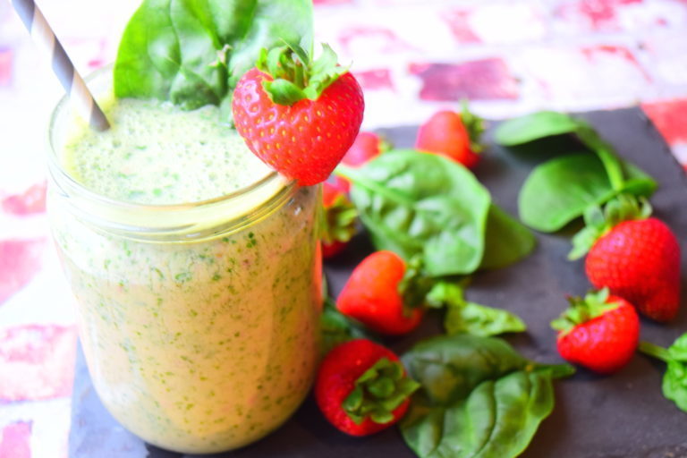 Spinach & Strawberry Smoothie di MyNutriCounter - Recipefy