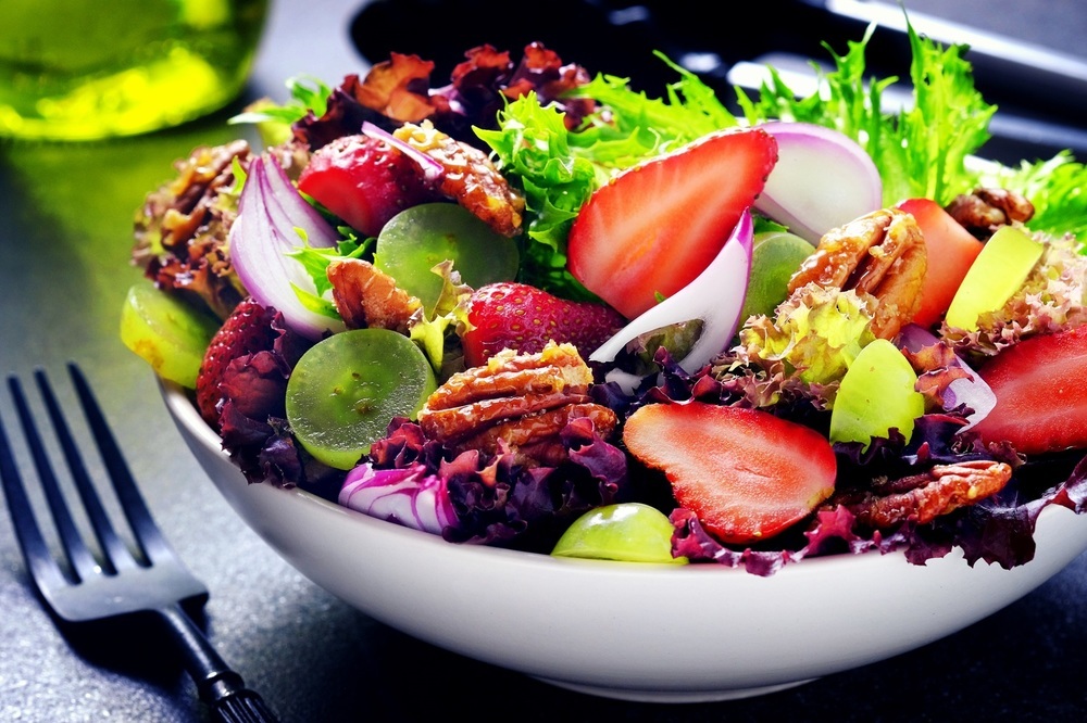 Strawberry and Pecan Salad de MyNutriCounter - Recipefy