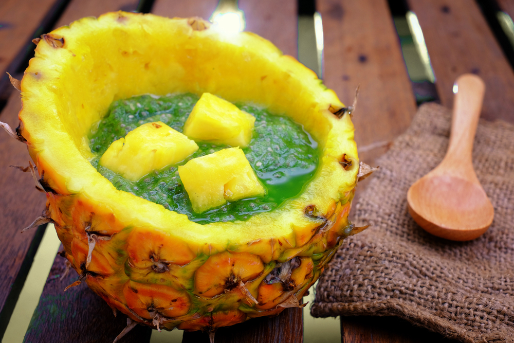 Cucumber, Mint, and Pineapple Smoothie Bowl de MyNutriCounter - Recipefy