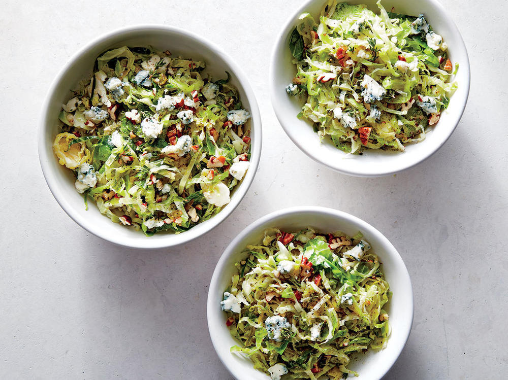 Brussels sprouts saute with pecans & blue cheese di Sara Meyer - Recipefy
