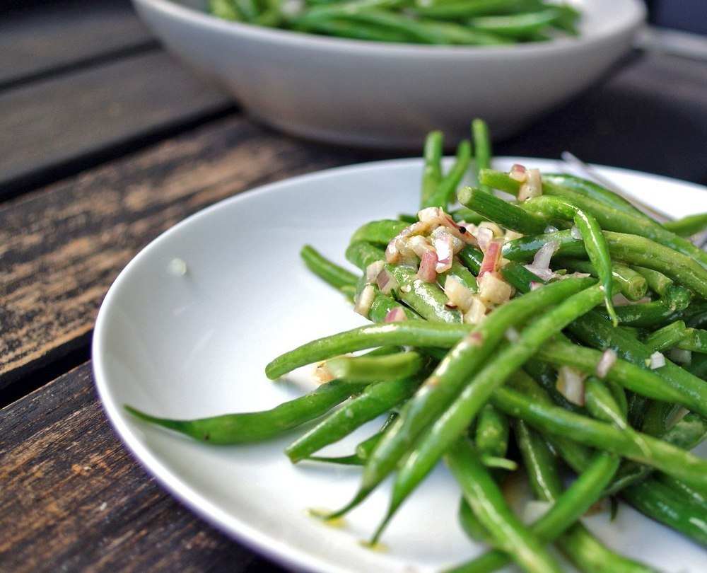 Haricots verts with warm shallot vinaigrette of Sara Meyer - Recipefy