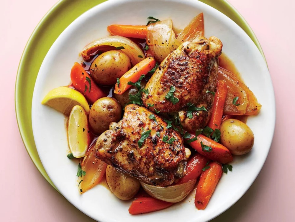 Slow cooker chicken thighs with harissa vegetables di Sara Meyer - Recipefy