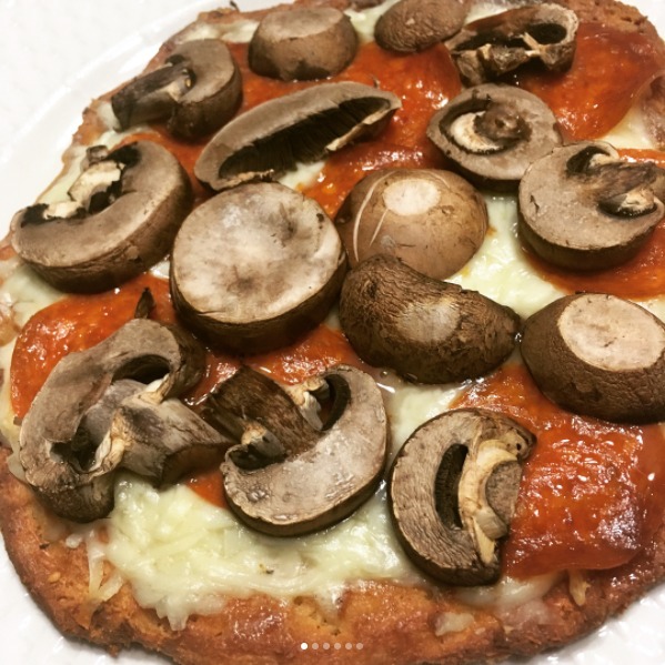 Low carb/fathead pizza crust of Heather C. - Recipefy