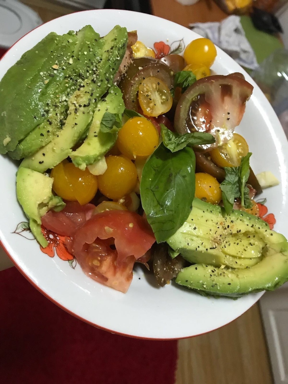 Insalata 3 di pomodori e avocado de DC5veganlifestyle - Recipefy